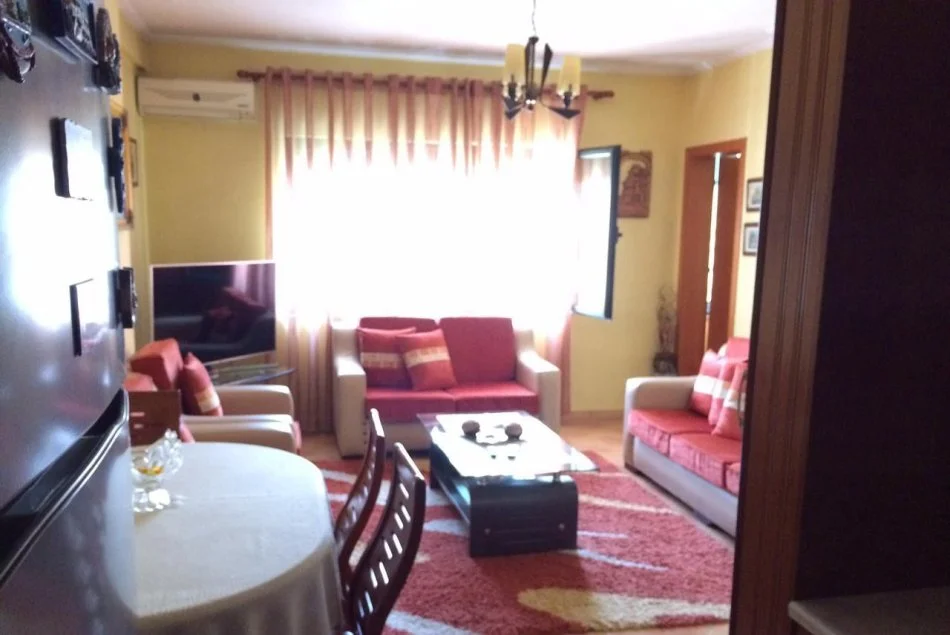 Tirane, jepet me qera apartament 2+1 Kati 11, 70 m² 500 € (Rruga Asim Vokshi)