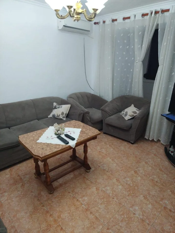 Tirane, jepet me qera apartament 3+1 Kati 2, 100 m² 500 € (rruga Karl Gega)