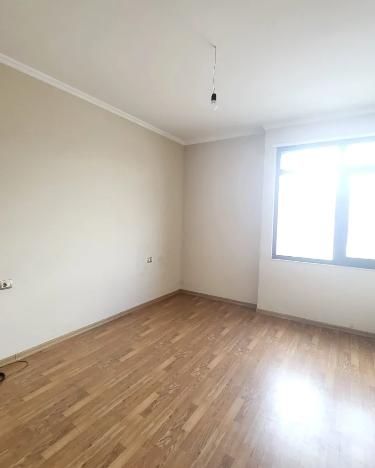 Tirane, jepet me qera zyre Kati 1, 130 m² 700 € (ASTIR)
