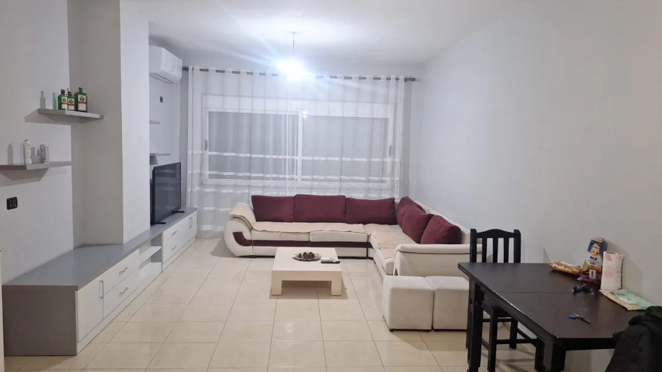 Tirane, jepet me qera 2+1+Ballkon , 100 m² 510 € 