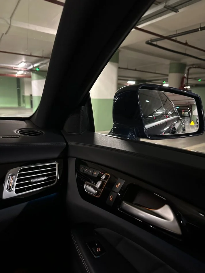 Tirane, shes Nafte, blu e errët automatik Klima 155.000 km 21.000 €