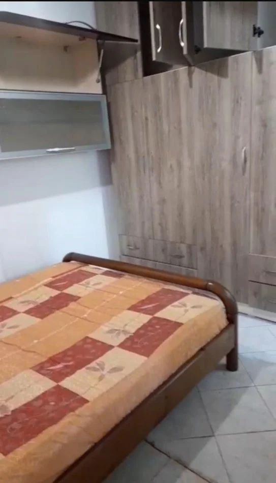 Tirane, jepet me qera shtepi 1+1 Kati 1, 70 m² 300 € 