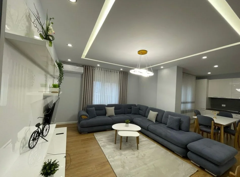 Tirane, jepet me qera apartament 2+1+Ballkon Kati 4, 105 m² 800 € (Zogu i Zi)