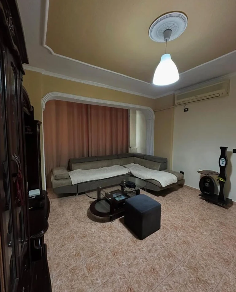 Tirane, jepet me qera apartament 2+1+Ballkon Kati 6, 95 m² 500 € (RRUGA DRITAN HOXHA)