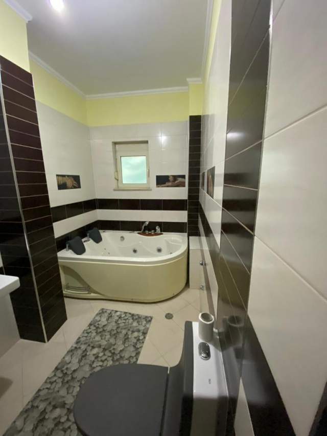 Tirane, jepet me qera Vile Dublex 550 m² 2.200 Euro