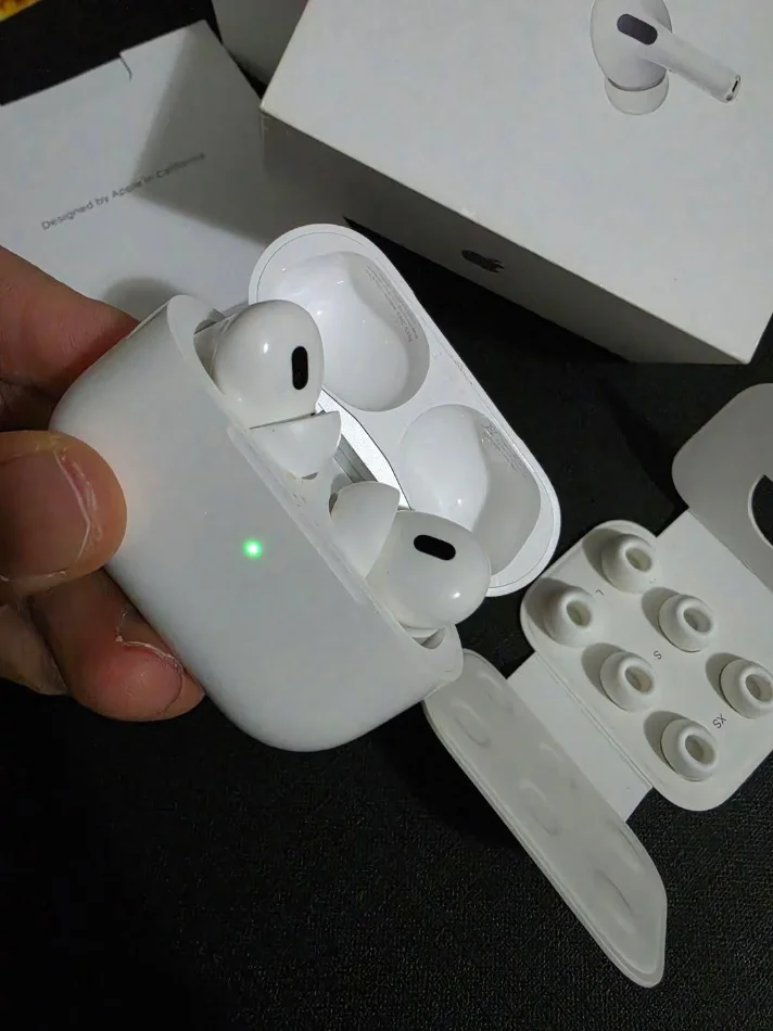 Tirane, shes Air pods 2 pro me bllokim zhurme shum pak te perdorura