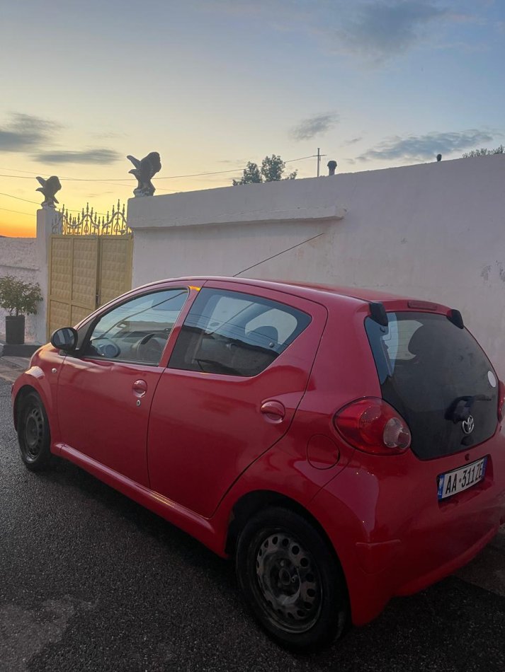 Durres, shitet makine Toyota Aygo Benzin, e kuqe manuale Klima 1.500 €