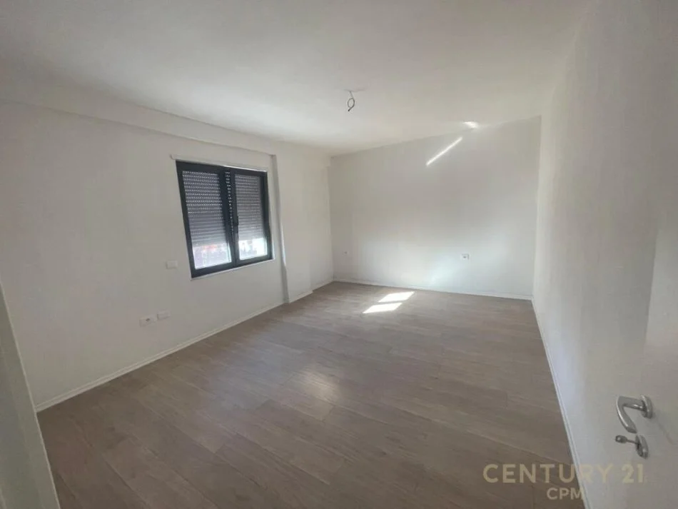 Tirane, shitet apartament 2+1 Kati 3, 105 m² 247.000 € (Prane Pazarit te Ri)
