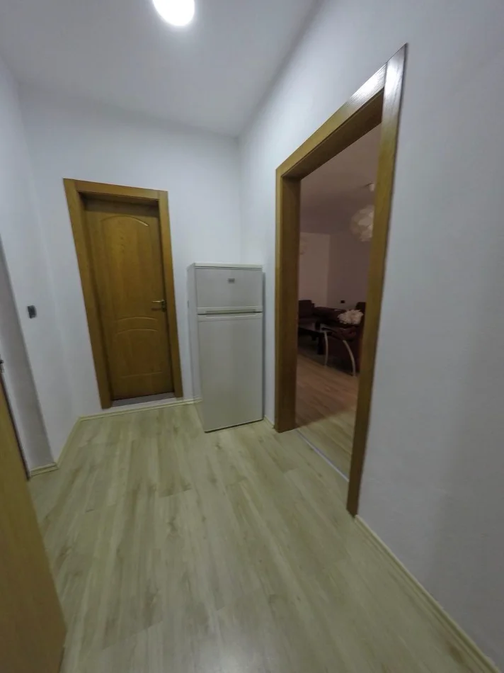 Tirane, jepet me qera apartament 1+1+Ballkon Kati 5, 54 m² 500 € (myslym shyri)
