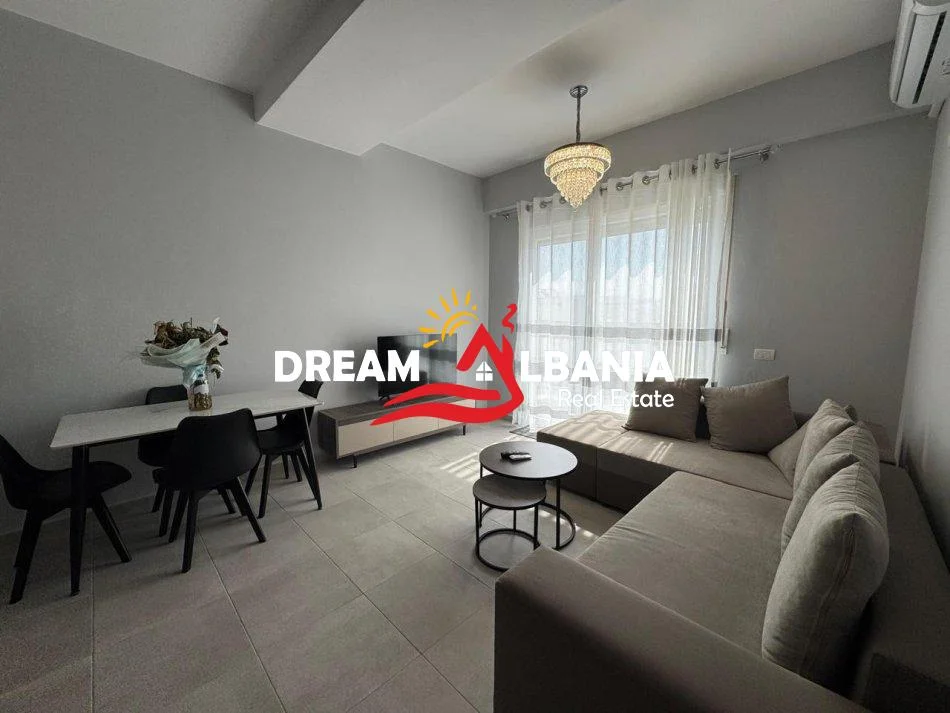 Tirane, jepet me qera 2+1 Kati 7, 105 m² 700 € (Berryli)