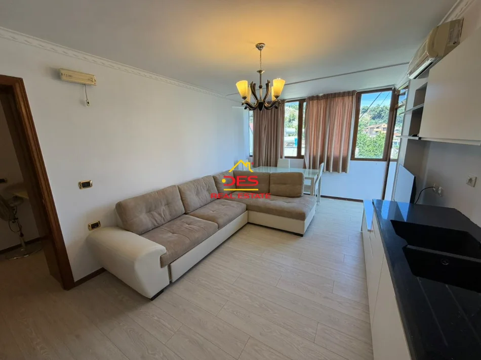 Vlore, jepet me qera apartament 1+1+Ballkon Kati 5, 70 m² 330 € (Rruga Rakip Malile)