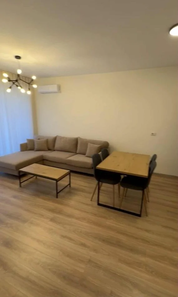 Tirane, jepet me qera apartament 1+1+Ballkon Kati 6, 70 m² 570 € (KOMPLEKSI FIOIR DI BOSKO)