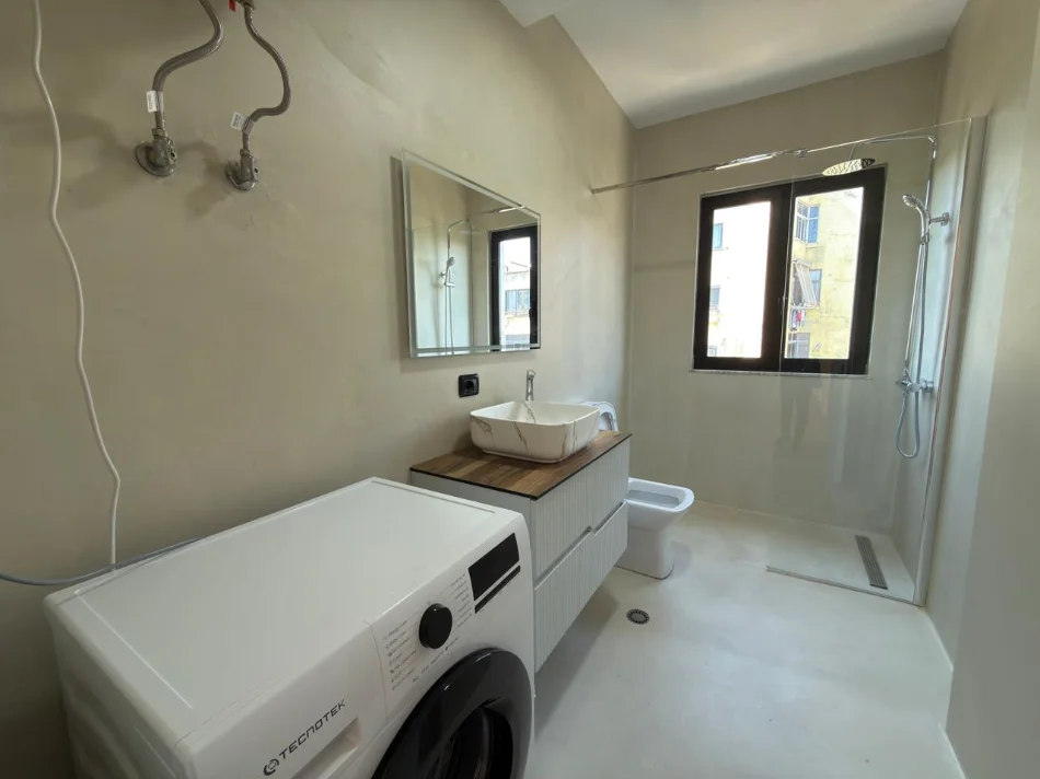 Tirane, shitet apartament 2+1+Ballkon Kati 7, 101 m² 252.000 € (Bulevardi bajram curri)