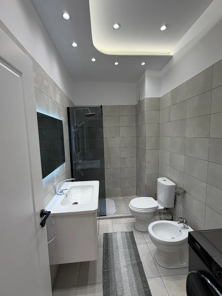 Tirane, shitet apartament 2+1 Kati 2, 103 m² 215.000 € (Golden park)