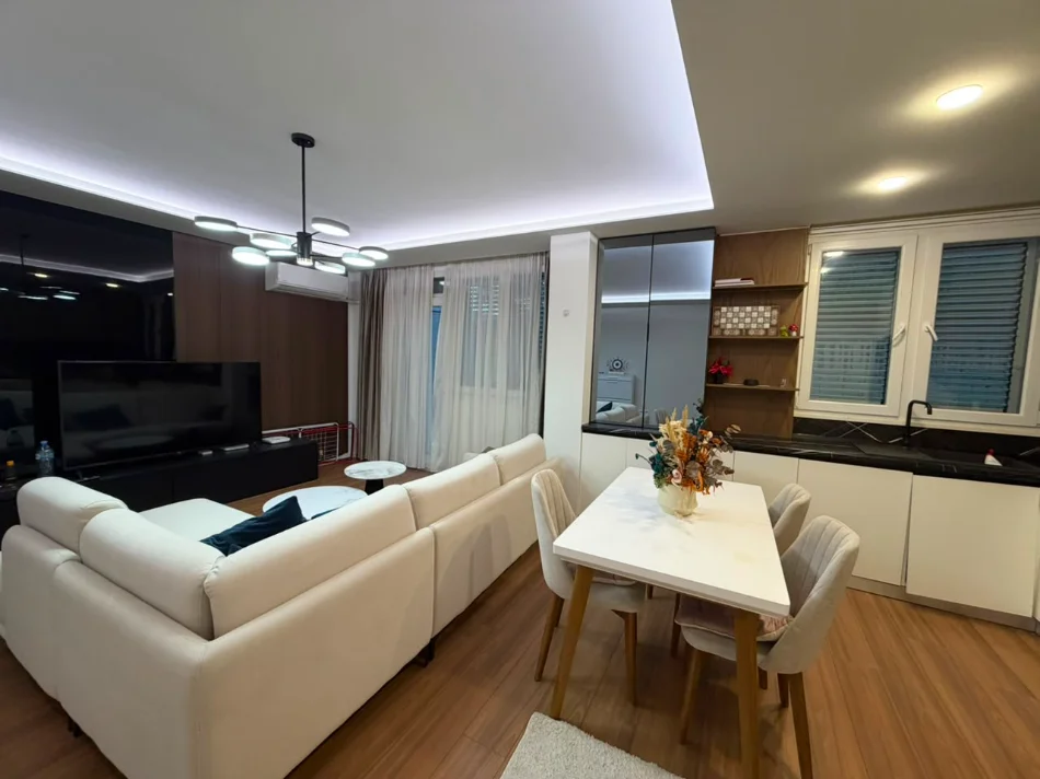 Tirane, jepet me qera apartament 2+1+Ballkon Kati 2, 90 m² 800 € (LIQENI THATE)