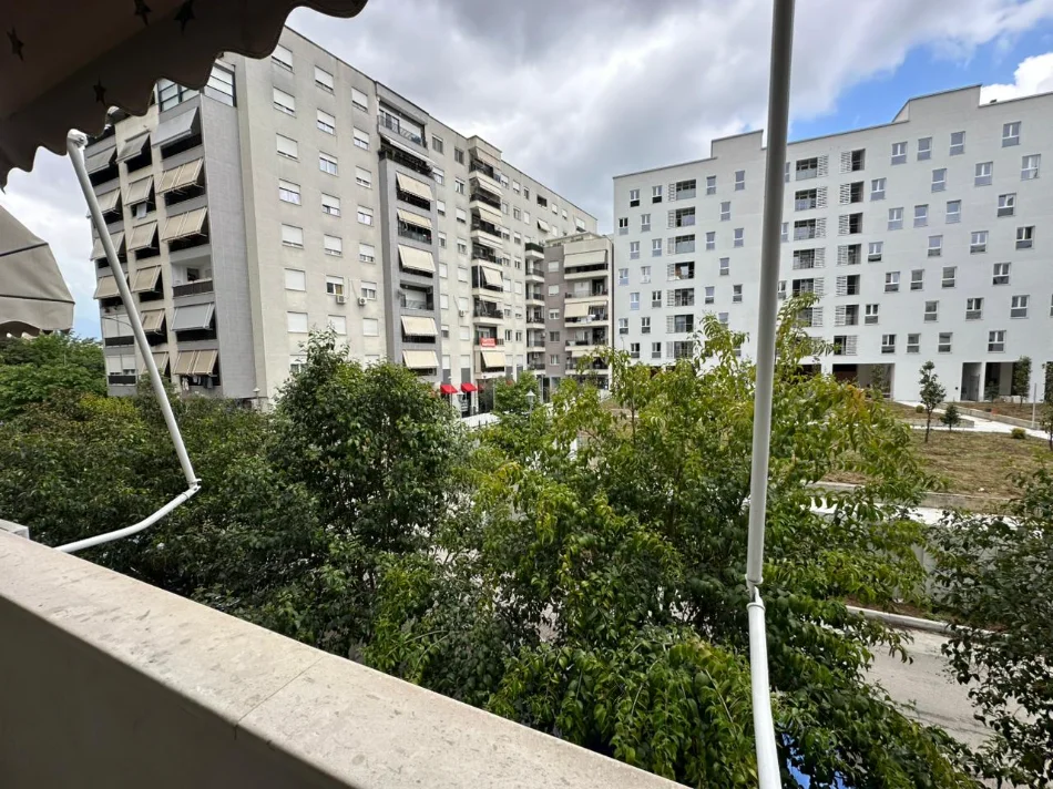 Tirane, jepet me qera ambjent biznesi Kati 1, 66 m² 800 € (Rruga Anton Lufi)