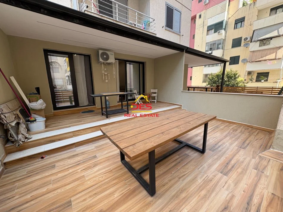 Vlore, jepet me qera apartament 1+1+Ballkon Kati 2, 80 m² 500 € (Rruga Çajupi)