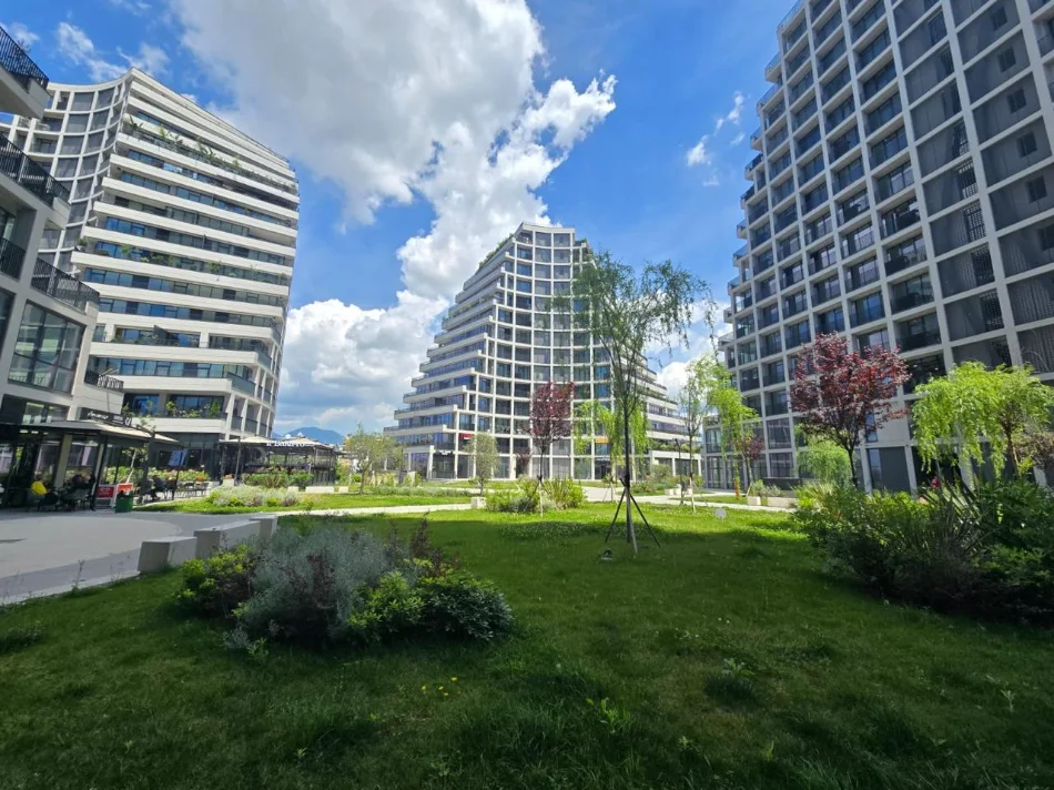 Tirane, shitet apartament 3+1 , 166 m² 