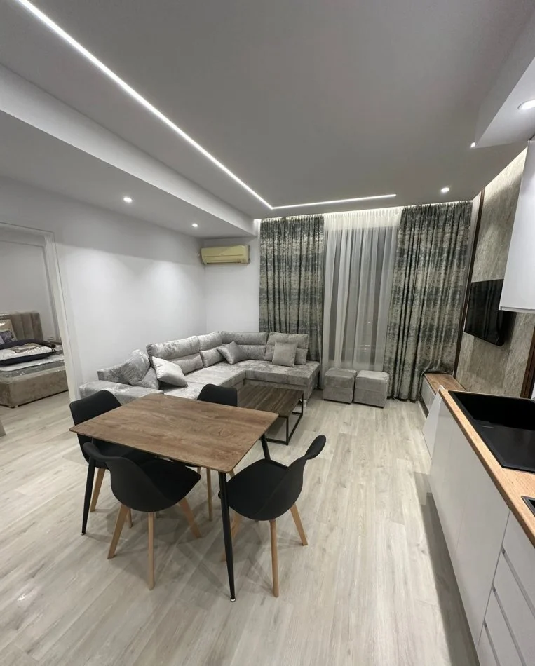 Tirane, jepet me qera apartament 1+1+Ballkon Kati 1, 55 m² 650 € (Zogu i Zi)