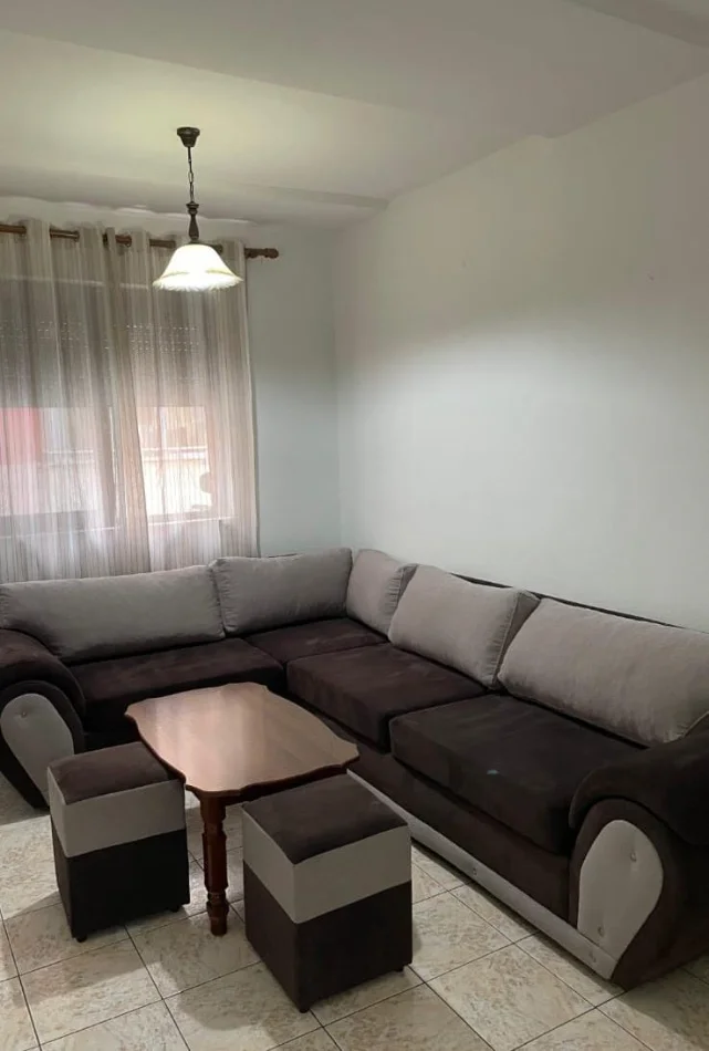 Tirane, jepet me qera apartament 1+1 Kati 4, 50 m² 500 € (rruga e kavajes)