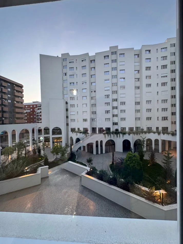 Tirane, jepet me qera apartament 2+1+Aneks+Ballkon Kati 2, 100 m² 750 € (River Side Astir)