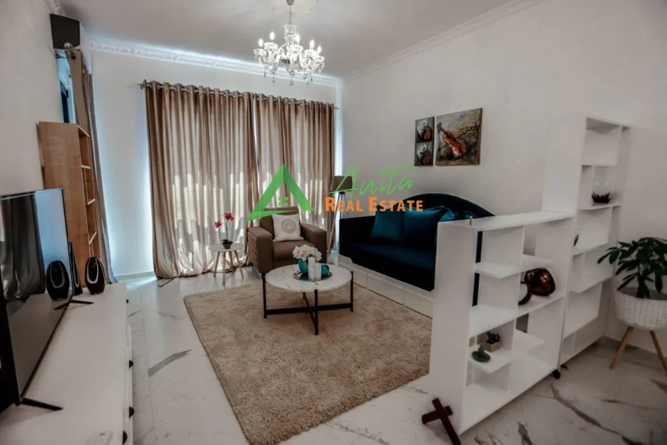 Tirane, jepet me qera apartament 1+1 Kati 6, 78 m² (Kompleksi square)