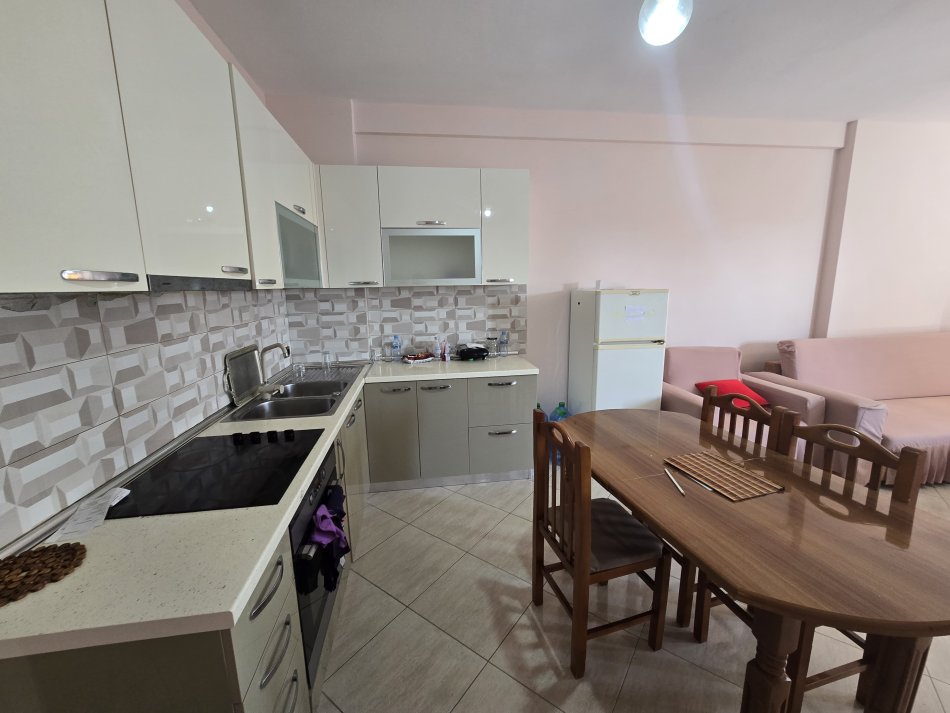 Tirane, shitet apartament 1+1+Ballkon Kati 8, 75 m² 110.000 € (Astir, Vila L)