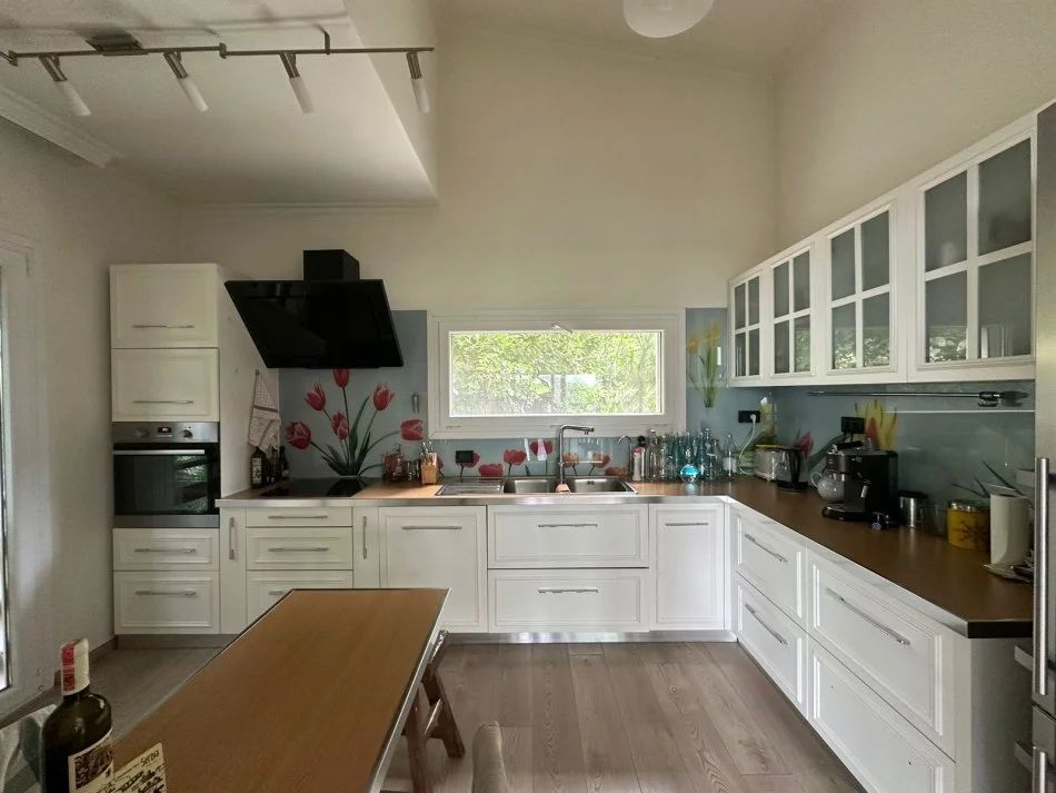 Tirane, shes Vile 3+1+Aneks+Ballkon , 475 m² (long Hill , TEG)