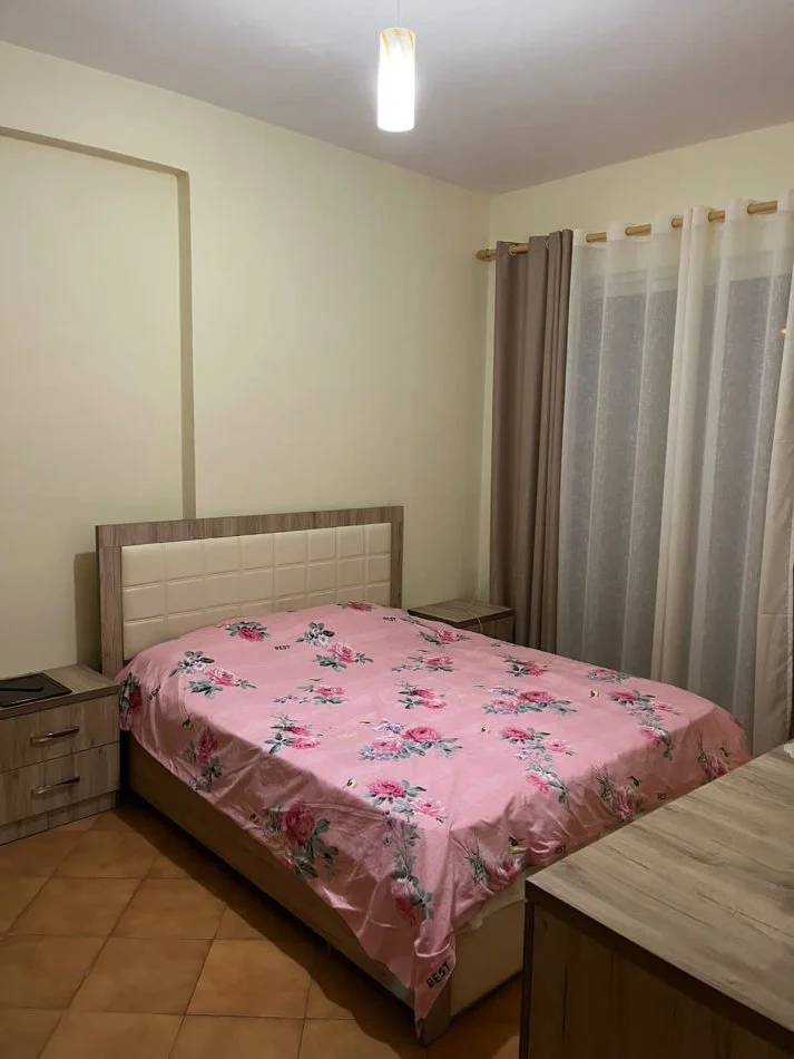 Tirane, jepet me qera apartament 3+1+Ballkon Kati 3, 104 m² 370 € (Fresk , Furre Buke Europa)