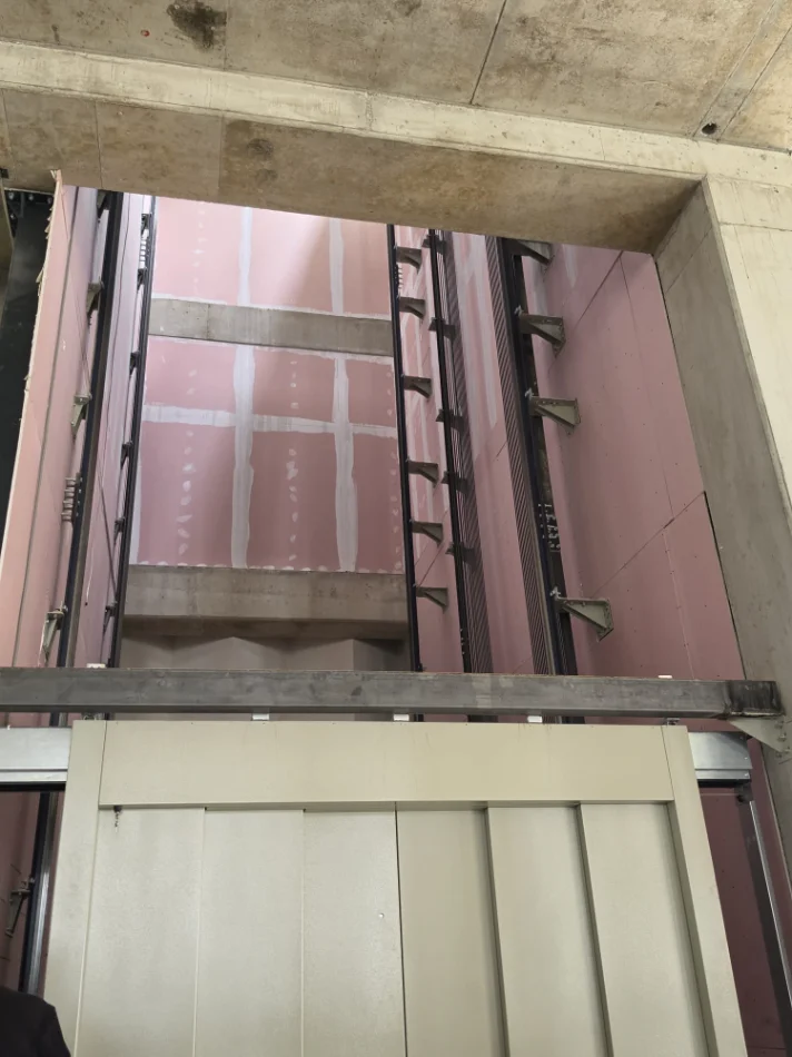 Tirane, jepet me qera garazh | post parkimi , 6.364 m² (autostrada tirane durres)