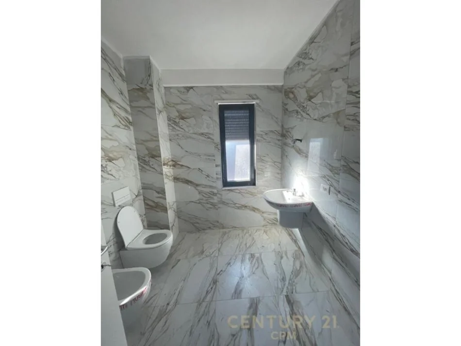 Tirane, shitet apartament 2+1 Kati 3, 105 m² 247.000 € (Prane Pazarit te Ri)