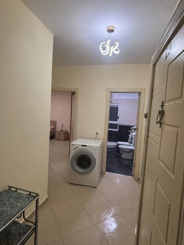 Tirane, jepet me qera apartament 1+1+Ballkon Kati 6, 60 m² 500 € (RRUGA E DIBRES , SPITALI AMERICAN 2)
