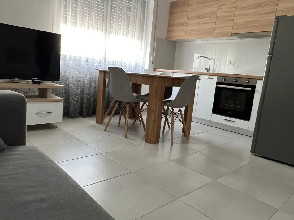 Tirane, jepet me qera apartament 1+1 Kati 1, 60 m² 450 € (Rezidenc Kodr e Diellit 2)