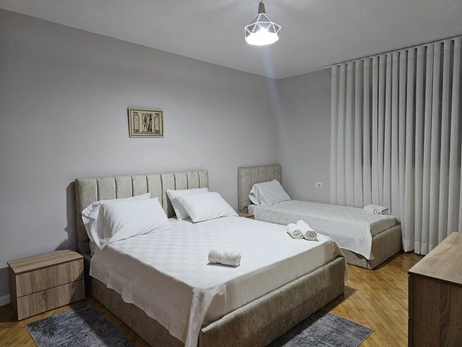 Tirane, jepet me qera apartament 1+1+Ballkon Kati 1, 70 m² 550 € (Stadiumi Dinamo)