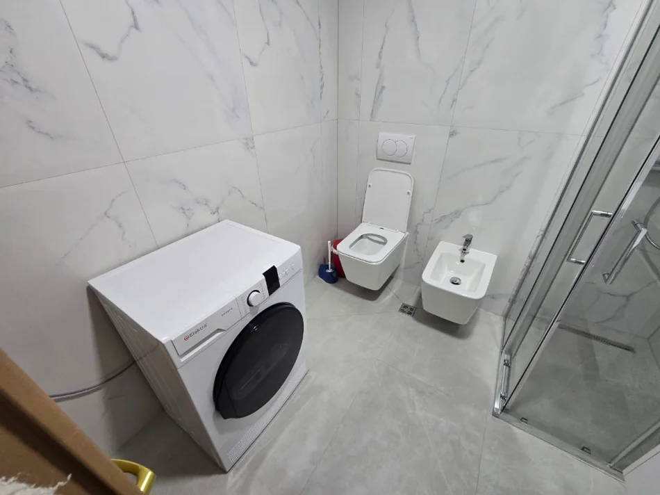 Tirane, jepet me qera apartament 2+1+Ballkon Kati 5, 105 m² 800 € (rruga e kosovareve)