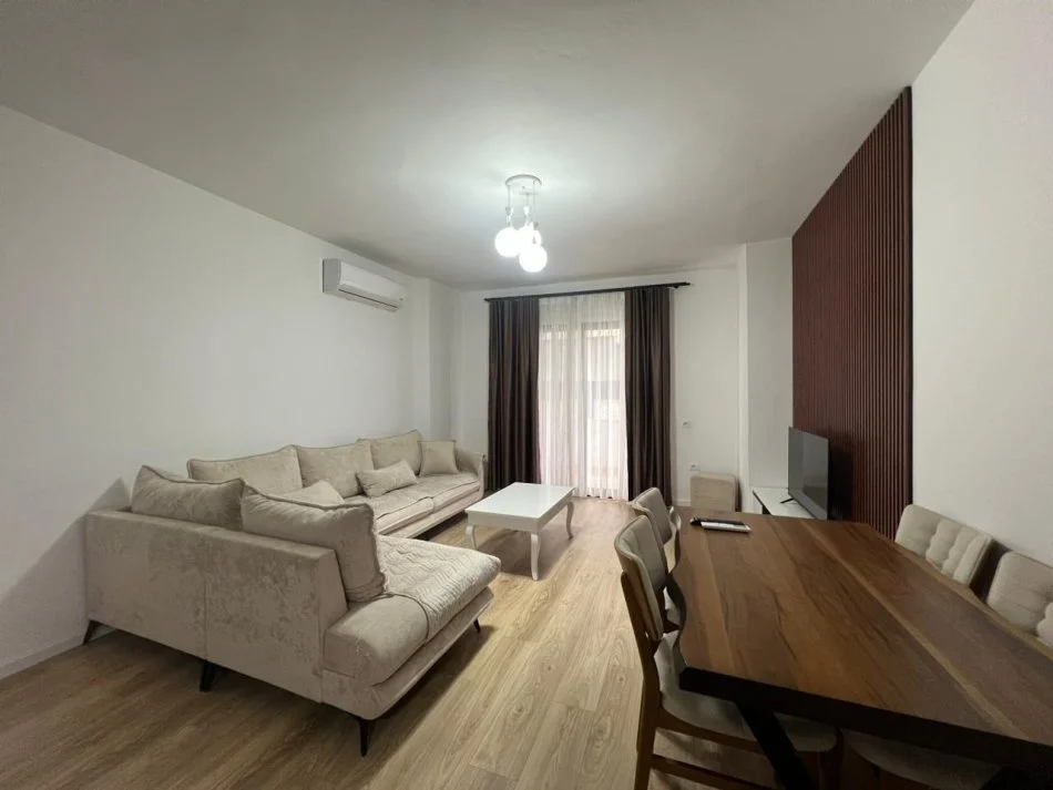 Tirane, jepet me qera apartament 1+1+Ballkon Kati 2, 68 m² 500 € (oslo astir)