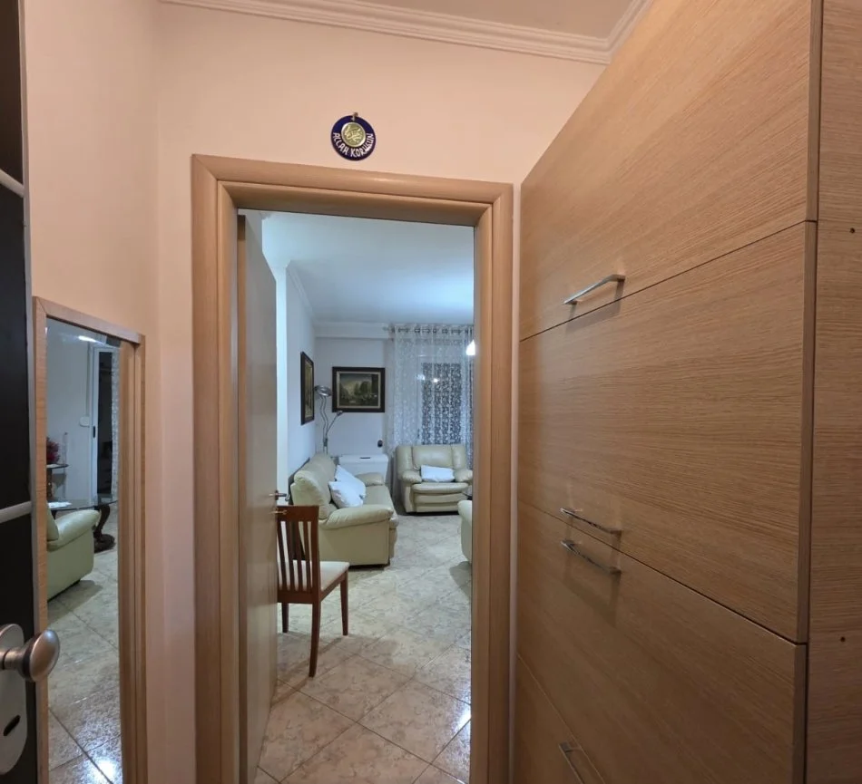 Tirane, jepet me qera apartament 1+1+Ballkon Kati 4, 67 m² 500 € (Kodra e Diellit Rruga Shkelqim Fusha)