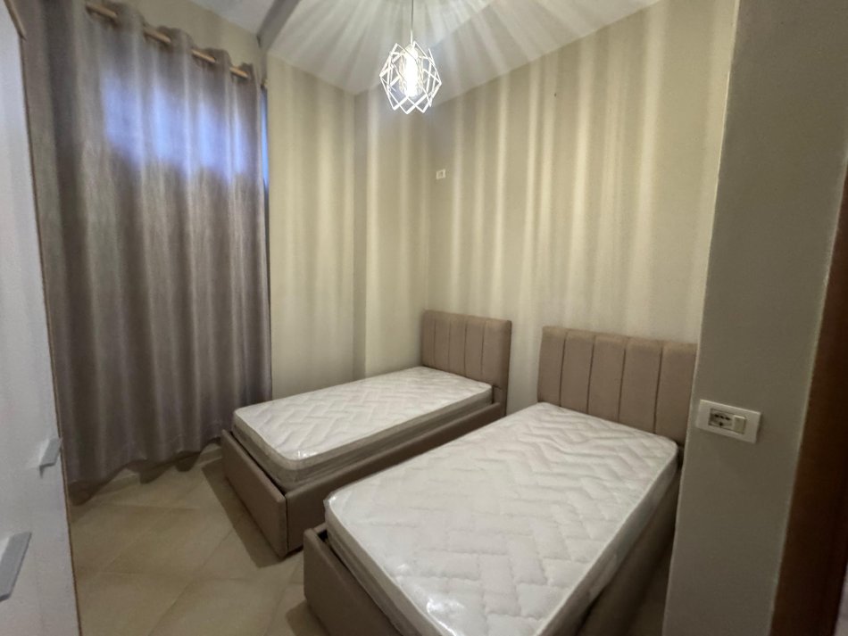Tirane, jepet me qera apartament 2+1 Kati 0, 80 m² 300 € (fresk)
