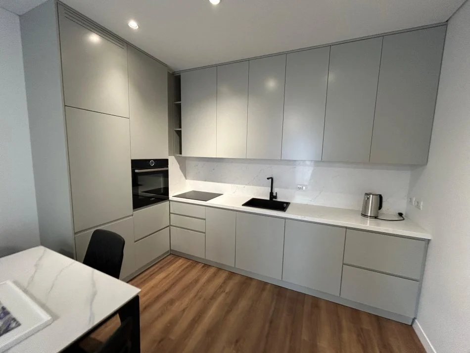 Tirane, jepet me qera apartament 2+1 Kati 8, 111 m² 750 € (Kompleksi milo 2000)