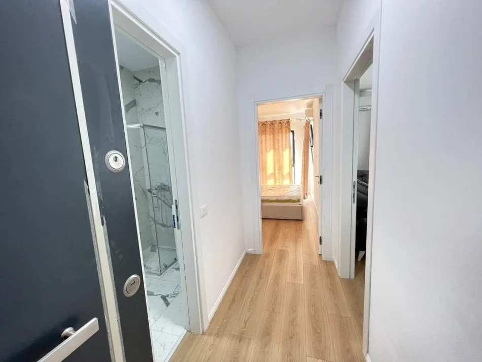 Tirane, jepet me qera apartament 1+1 Kati 10, 60 m² 600 € (Rruga e Dibres)