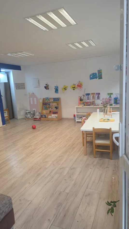Tirane, jepet me qera apartament duplex Dublex Kati 1, 800 € 