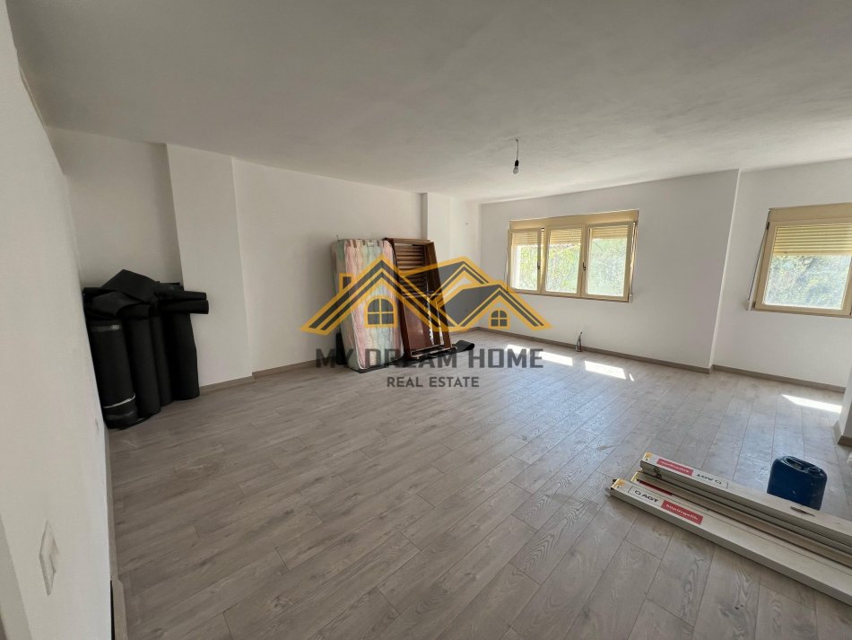 Durres, jepet me qera apartament 2+1 Kati 1, 148 m² 350 € (KAZAZI DURRES)