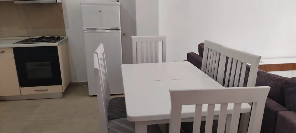 Tirane, jepet me qera apartament 2+1 Kati 2, 90 m² 40.000 Lek (Bar Enzo Kopshti Botanik)