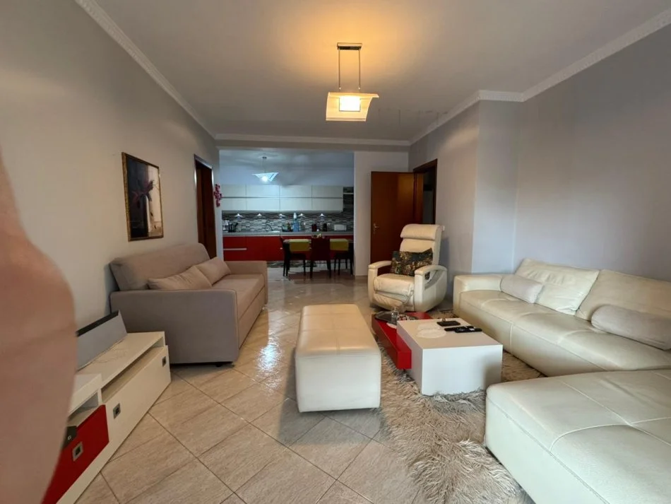 Tirane, jap me qera apartament 2+1+Ballkon Kati 2, 212 m² 250.000 € 