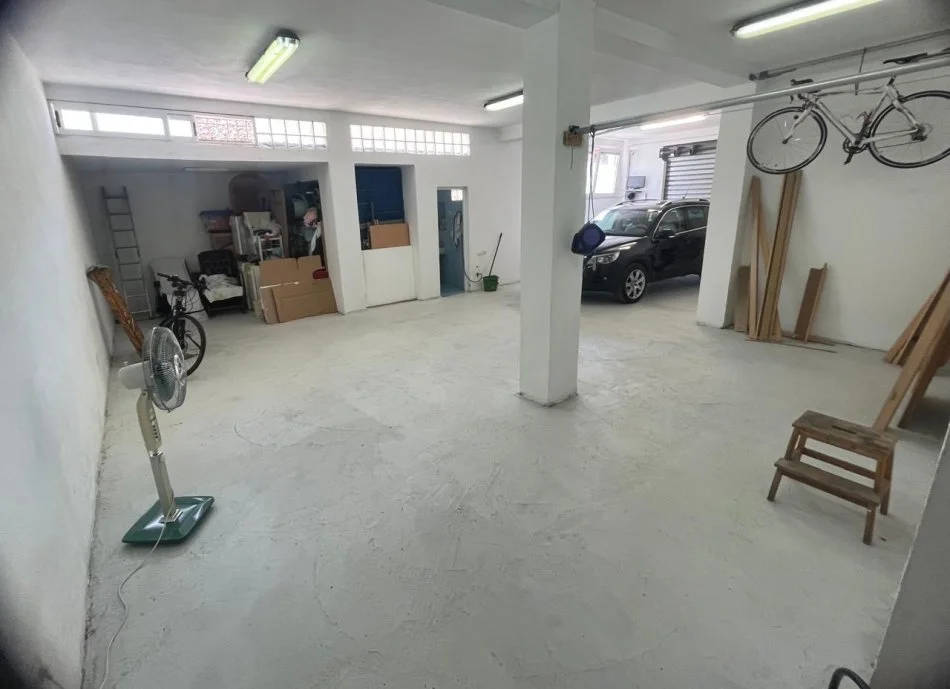 Tirane, jap me qera Vile 3+1+Aneks+Ballkon Kati 0, 256 m² 1.500 € (Hoxha Tahsim)