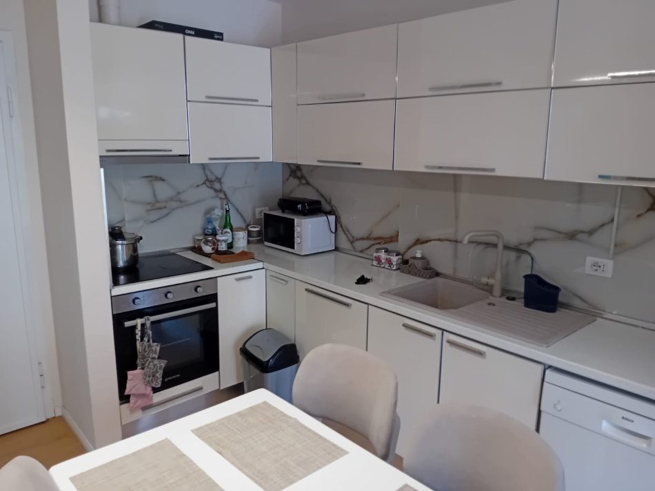 Tirane, jepet me qera apartament 1+1+Ballkon Kati 4, 70 m² 550 € (Kompleksi Turdiu)