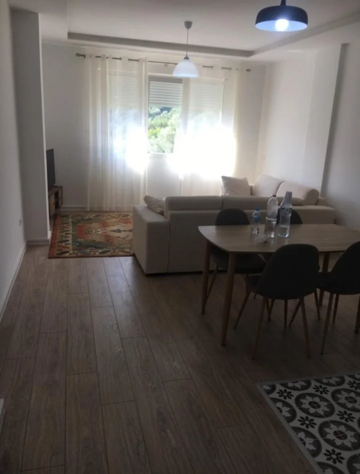 Tirane, shitet 1+1 Kati 4, 72 m² 142.000 € (Rruga Kroit)