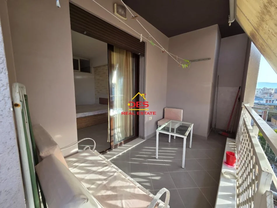 Vlore, jepet me qera apartament 2+1+Ballkon Kati 6, 95 m² 350 € (Rruga Demokracia)