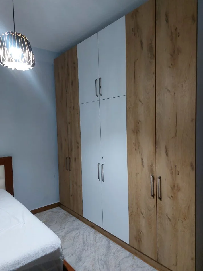 Tirane, jepet me qera apartament 1+1 Kati 2, 65 m² 400 € (Farmacia 10, Rruga Vedat Kokoma.)