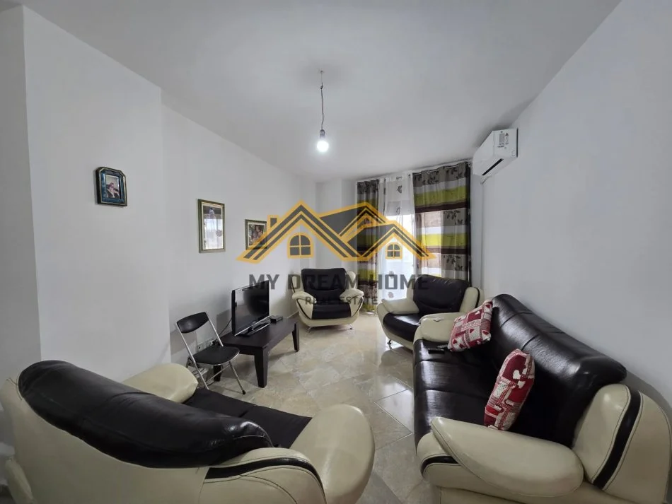Durres, jepet me qera apartament 2+1+Ballkon Kati 7, 85 m² 450 € (QENDER ME PAMJE NGA DETI)